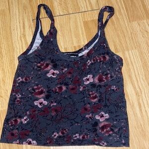 3/$20 ✨ Brandy Melville floral crop top​